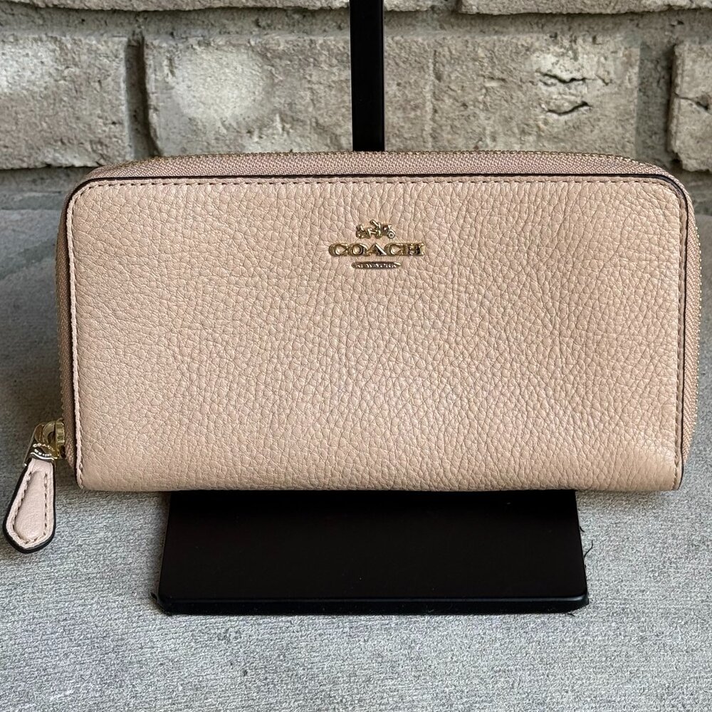 COACH PEBBLED LEATHER ACCORDION ZIP AROUND WALLET Like New